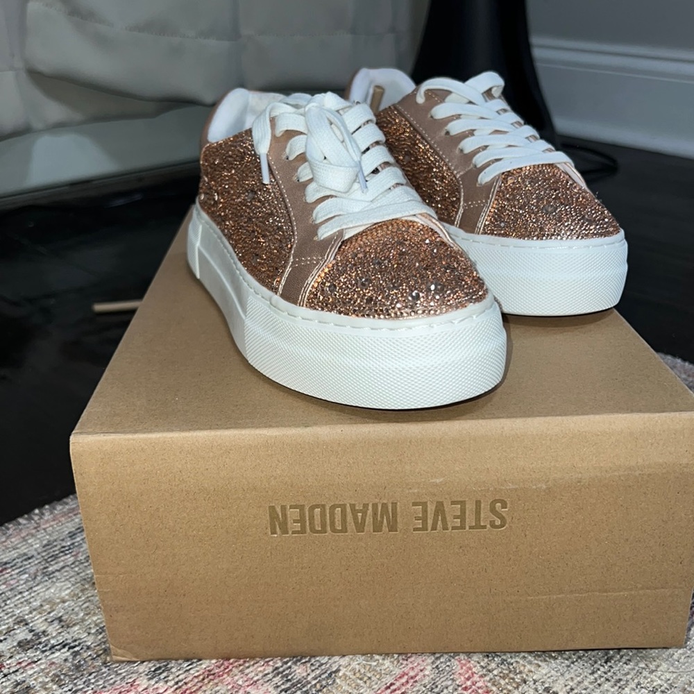 Brand new rhinestoned size 6 Steve maddden